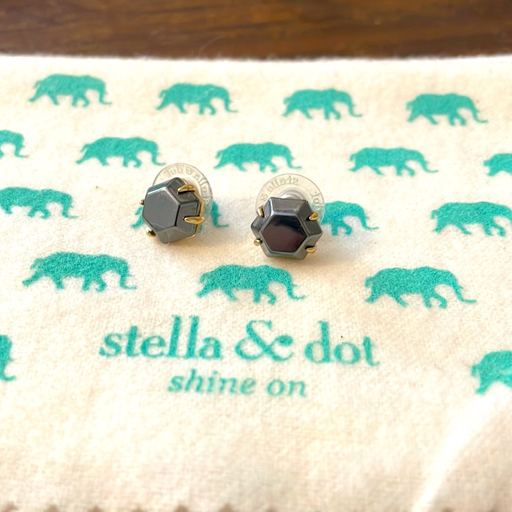 Stella & Dot black Linda studs